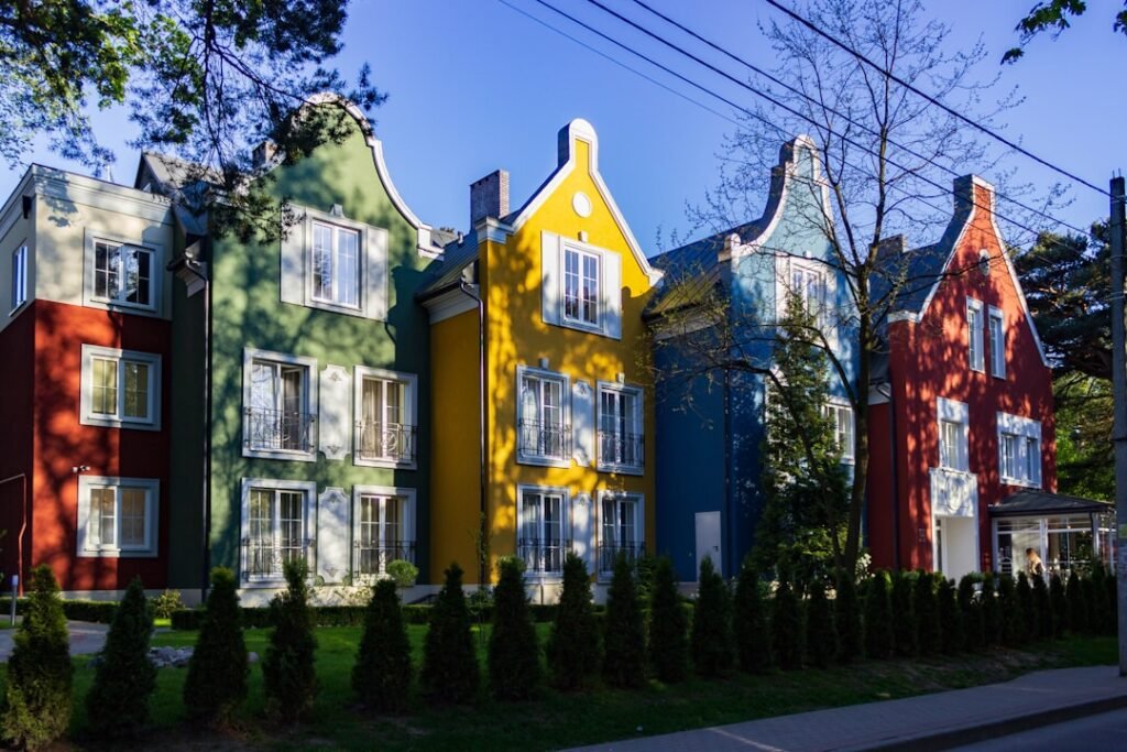 Photo Multicultural Real Estate Agent